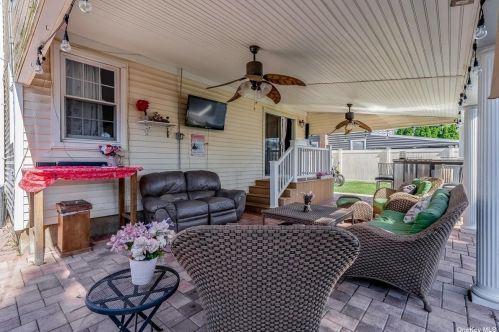 3680 Stokes Ave, Bethpage NY  11714-4132 exterior
