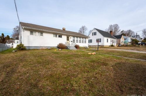 47 Sunset St, United States Coast Guard Ac, CT 06320-3321
