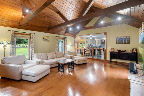 26 Deacon Ln, Hollis NH  03049-6321 exterior