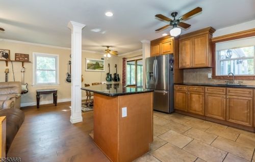 9 De Hart St, Lincoln Park, NJ 07035-1003