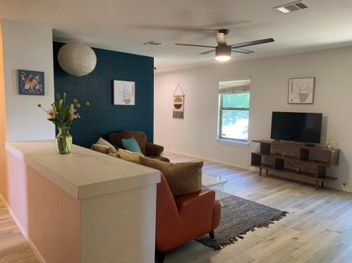 5301 Apple Orchard Ln, Austin TX  78744-3062 exterior