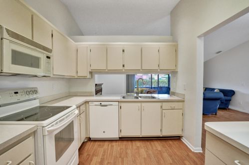 7 Farnworth Dr, Boynton Beach FL  33426-8121 exterior