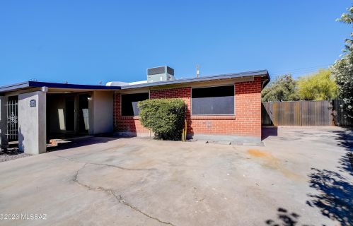 6825 Hayne St, Tucson, AZ 85710-4731