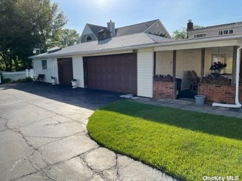 455 Beacon Ave, North Lindenhurst, NY 11757-5309