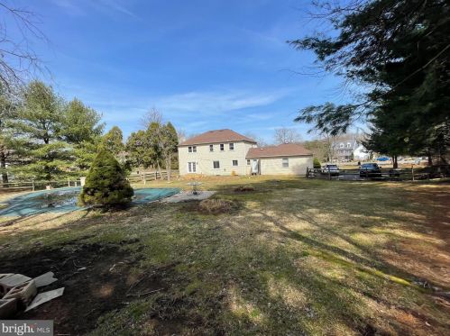 22 Sunset View Dr, Glen Mills, PA 19342-2268