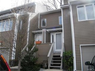 110 Village Grn, Nanuet, NY 10954-2041