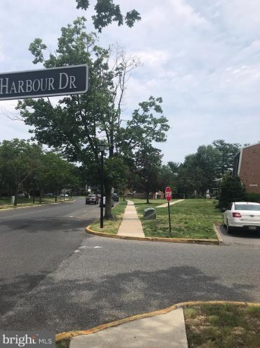 3094 Harbour Dr, Palmyra NJ 08065-2217 exterior