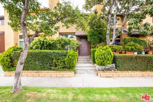 14313 Hartsook St, Van Nuys, CA 91423-1038