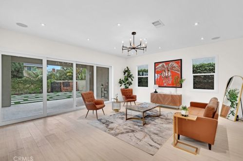 10071 Cliff Dr, Huntington Beach CA  92646-6604 exterior