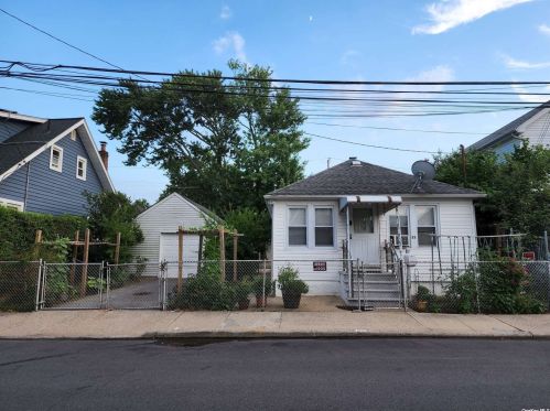 25 Bonta St, Floral Park, NY 11003-2104