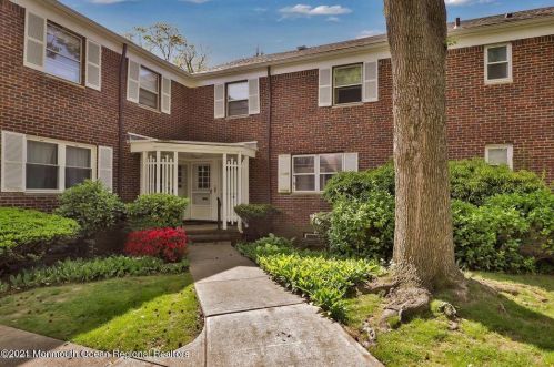 71 Manor Dr, Tinton Falls NJ  07712-2568 exterior