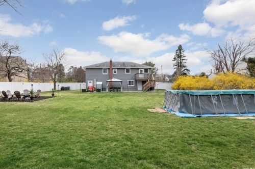 15 Grossman St, Huntington Station NY 11747-2905 exterior