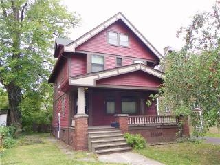 322 Overlook Park Dr, Cleveland, OH 44110-1236
