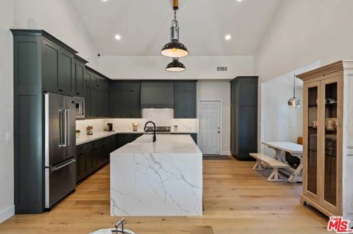 445 Sinaloa Rd, Simi Valley CA  93065-5430 exterior