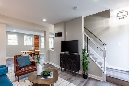2823 Ashland Ave, Cincinnati, OH 45206-1306