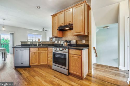 6102 Popes Creek Pl, Haymarket VA  20169-5421 exterior