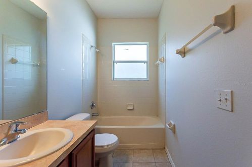 13 Inconnu Dr, Kissimmee FL  34759-4832 exterior