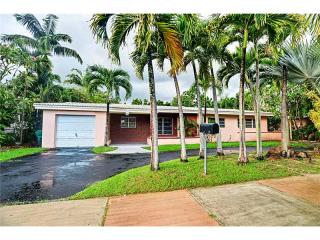 5765 56th Ter, Miami FL  33143-2305 exterior