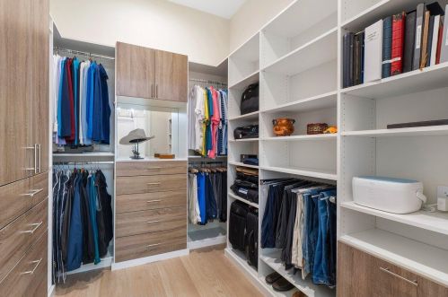 7 Country Rd, Boynton Beach FL  33436-5609 exterior