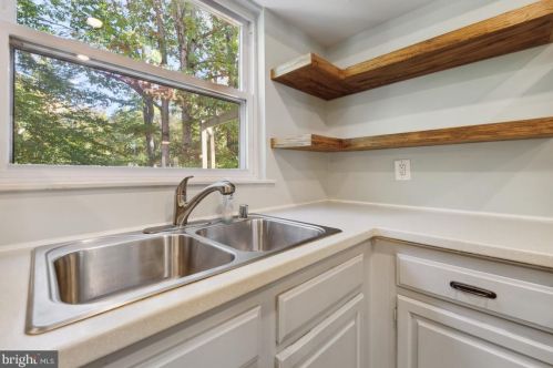 11831 Parliament Dr, Woodbridge VA  22192-1006 exterior