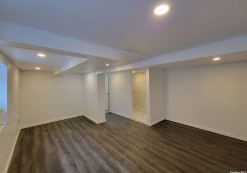 14-11 Cross Bay Blvd, Far Rockaway NY  exterior