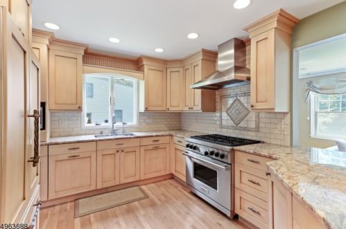 29 Maple Village Ct, Bernardsville NJ  07924-2509 exterior