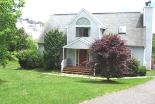 5 Fleming Ct, Hither Plains, NY 11954-5089