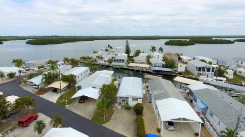 8 Nancy Ln, Fort Myers Beach, FL 33931-2943