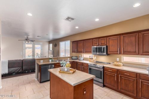 2546 Sunnyvale Ave, Gilbert AZ  85295-2066 exterior