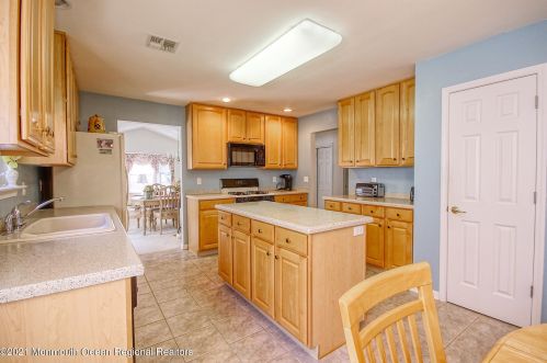 27 Valley Stream Ln, Lakewood NJ  08701-5746 exterior