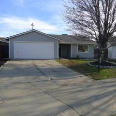 67 Lacam Cir, Sacramento, CA 95820-3672