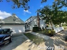 309 Ivy Ave, Westbury NY  11590-1938 exterior