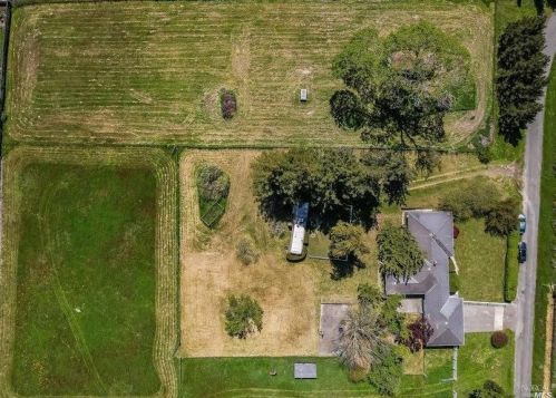 5625 Henning Rd, Sebastopol CA  95472-6332 exterior
