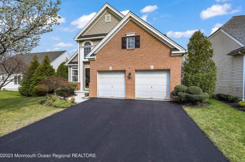 104 Freesia Ct, Holmdel Village, NJ 07733-2912