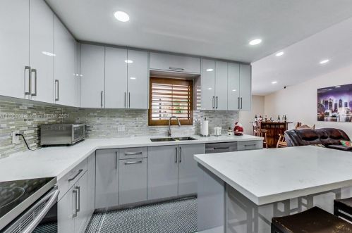 7534 5th Ct, Hialeah, FL 33014-4921