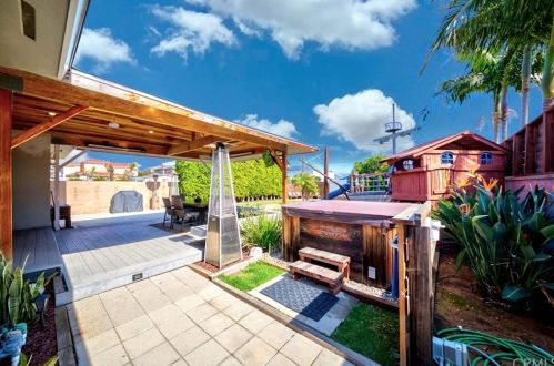 1740 Hickory Ave, Torrance CA 90503-7219 exterior