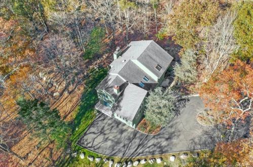 321 Blackberry Dr, Stamford CT  06903-1237 exterior
