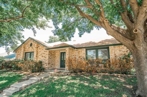 3032 Canterbury Ln, Lewisville, TX 75028-1516