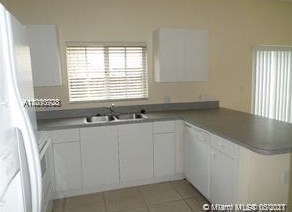 3922 52nd Ave, Hollywood, FL 33023-7902