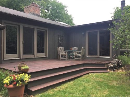 17 High Ridge Rd, Brookfield Center, CT 06804-3516