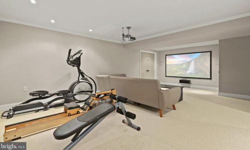 526 Beauregard Dr, Leesburg VA 20175-8924 exterior