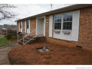 2613 Greencrest Ln, Statesville, NC 28677-3033