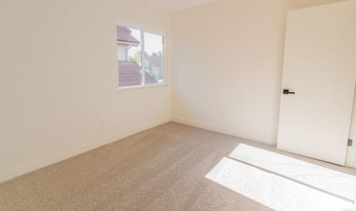 1527 Linda Sue Ln, Encinitas CA  92024-2424 exterior