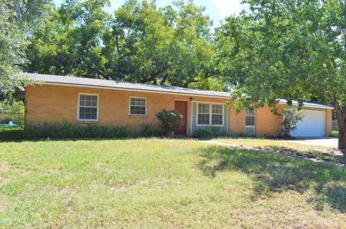 1601 Murray Ave, Rockdale, TX 76567-2574