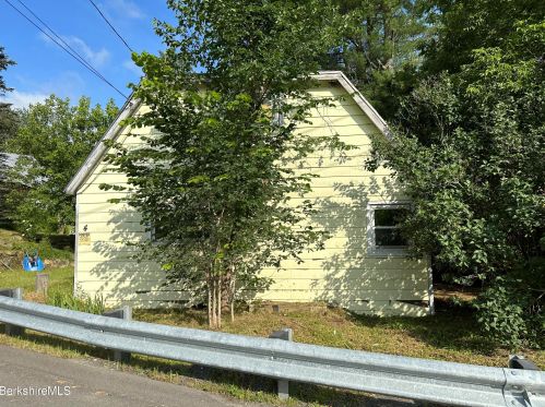 4 Griffin Hill Rd, Savoy, MA 01256-9499