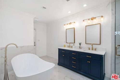 4841 Tyrone Ave, Van Nuys CA 91401-5126 exterior