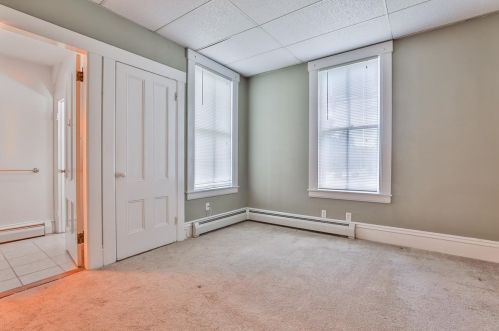 55 Concord St, Nashua NH 03064-1223 exterior