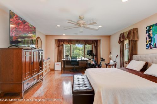 515 Seven Bridges Rd, Little Silver NJ  07739-1742 exterior