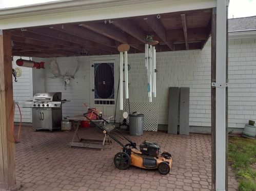59 Halsey Rd, Woonsocket, RI 02895-3803