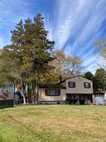 9 Barrie Rd, East Brunswick, NJ 08816-4173
